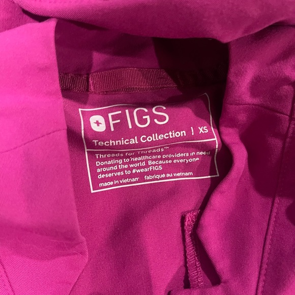 Figs set of scrubs top is xs pants are small - Picture 5 of 6
